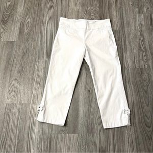 Attyre New York White Pull On Capri Pants with Bow Detail